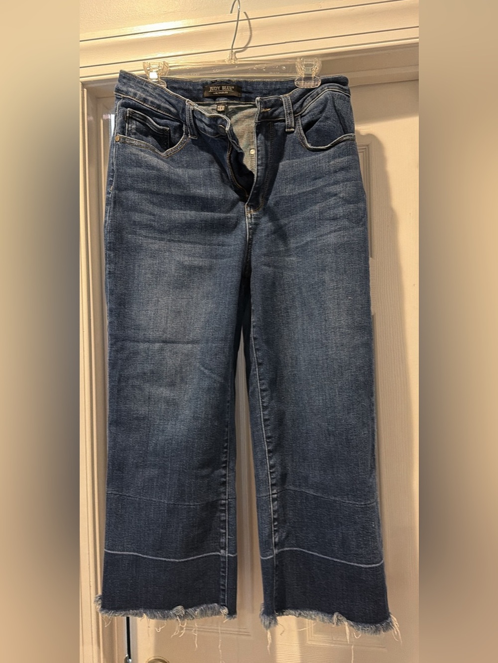 Judy Blue Medium Wash Wide-Leg Crop Jeans with Frayed Hem